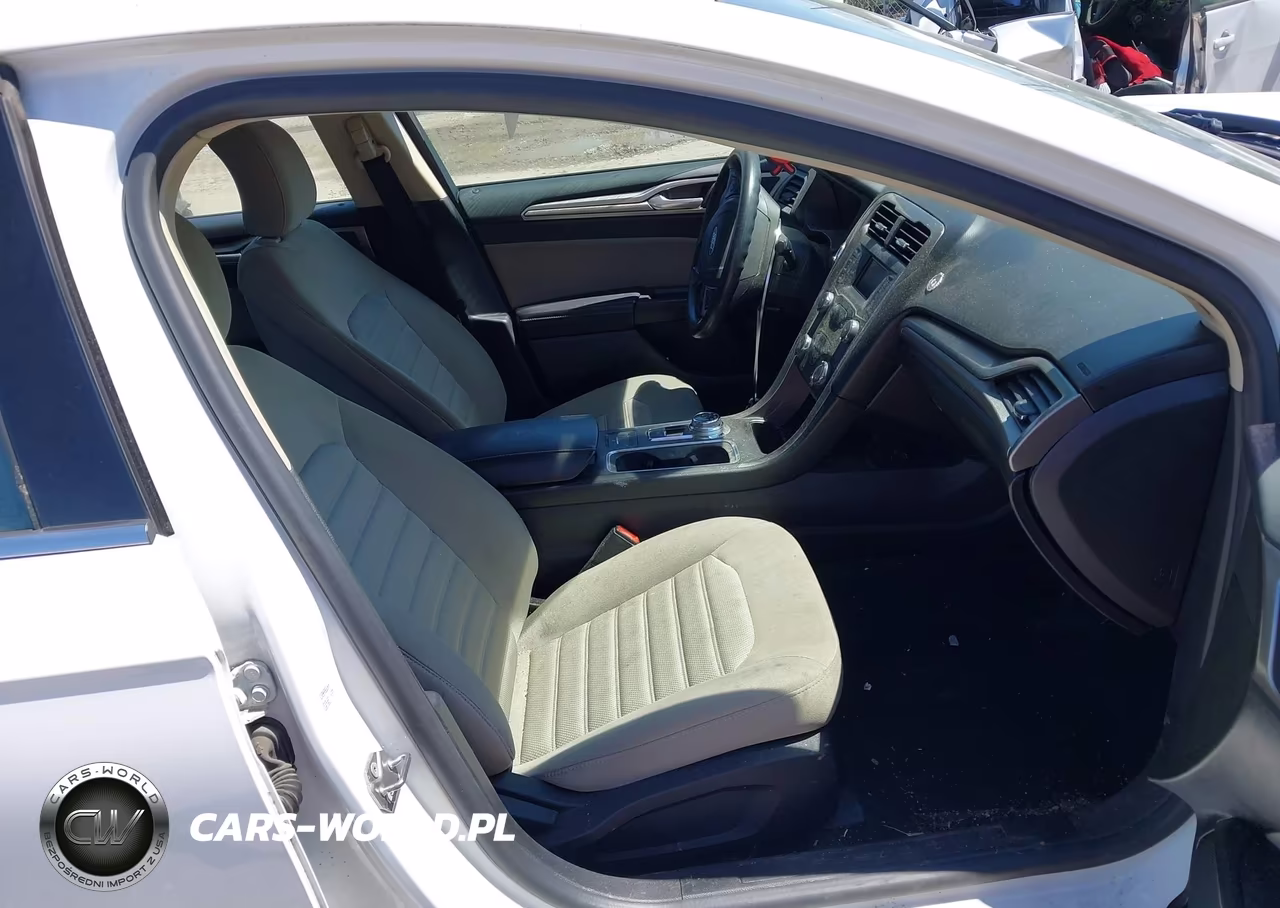 2019 Ford Fusion S VIN:3FA6P0G78KR153663 - 5