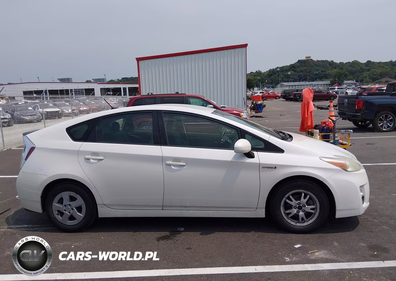2011 Toyota Prius Two VIN:JTDKN3DU8B5328457 - 13