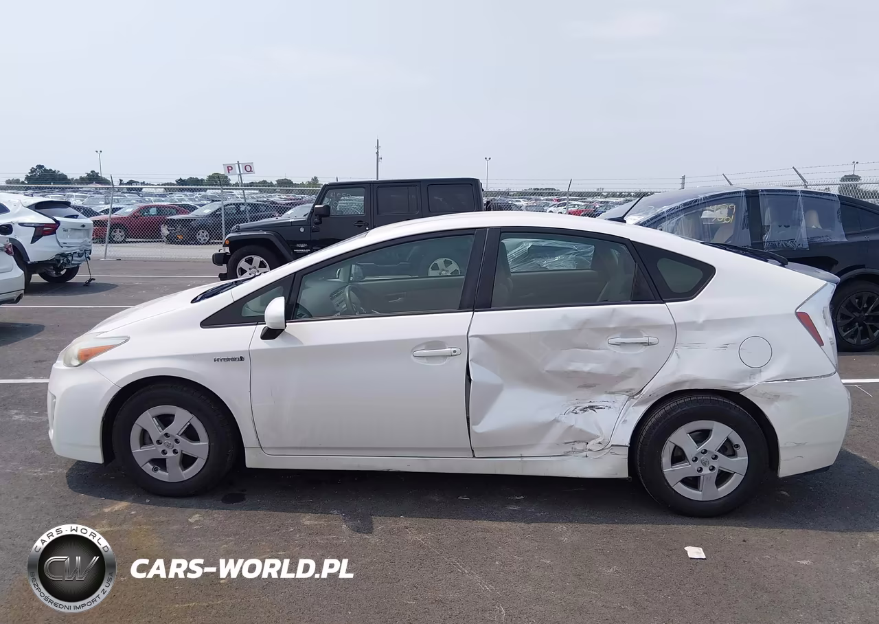 2011 Toyota Prius Two VIN:JTDKN3DU8B5328457 - 14