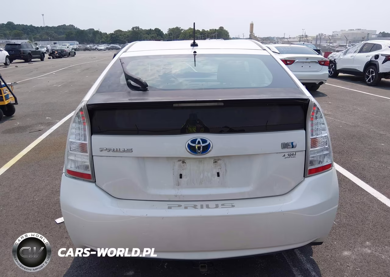 2011 Toyota Prius Two VIN:JTDKN3DU8B5328457 - 16