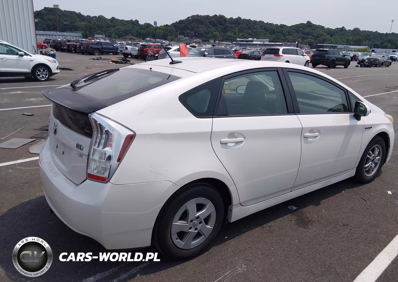2011 Toyota Prius Two VIN:JTDKN3DU8B5328457 - 4