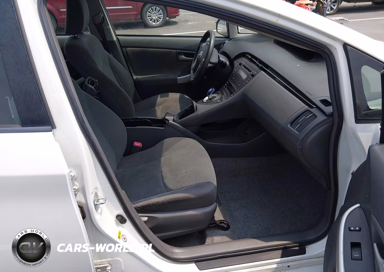 2011 Toyota Prius Two VIN:JTDKN3DU8B5328457 - 5