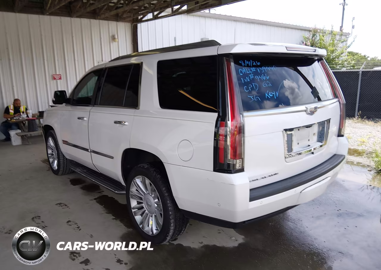 2017 Cadillac Escalade Luxury VIN:1GYS3BKJ9HR349466 - 3