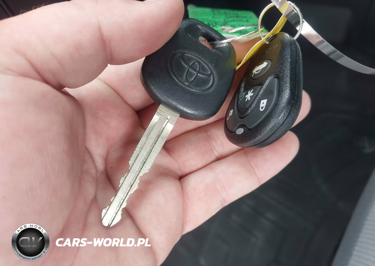 2017 Toyota Corolla L VIN:5YFBURHE8HP668521 - 11