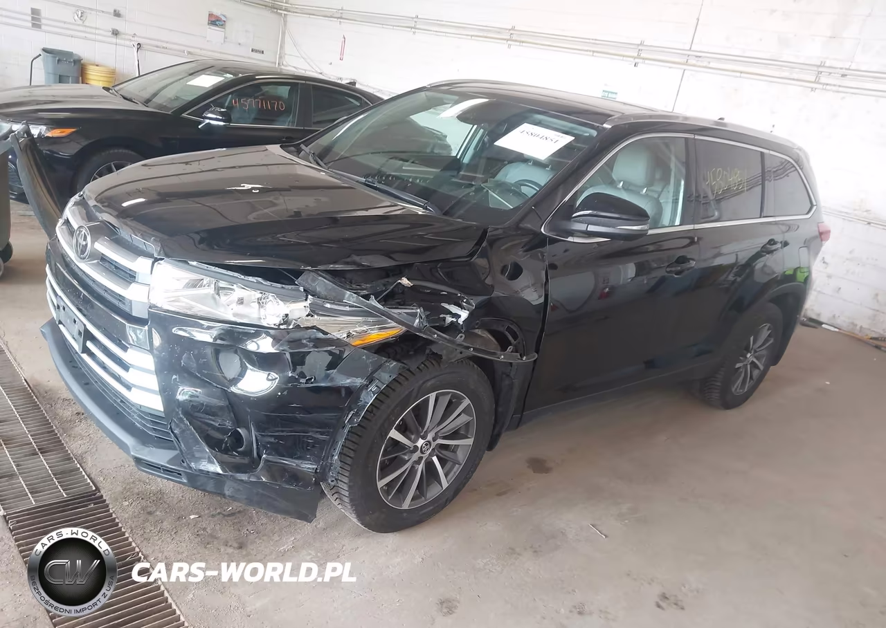 2019 Toyota Highlander Xle VIN:5TDJZRFH8KS951350 - 2