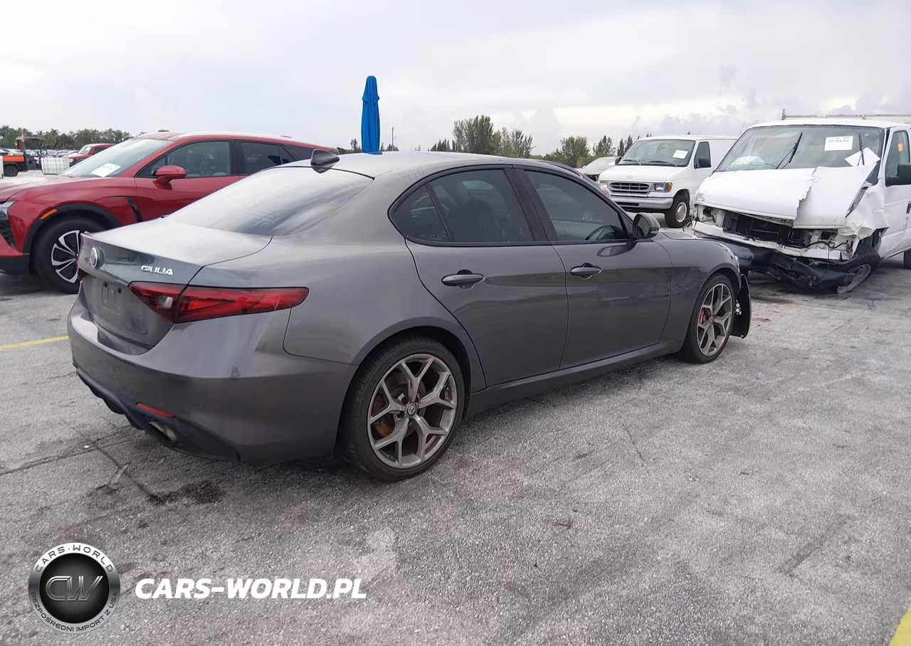 2018 Alfa Romeo Giulia Ti Sport Awd VIN:ZARFAEEN0J7584150 - 4