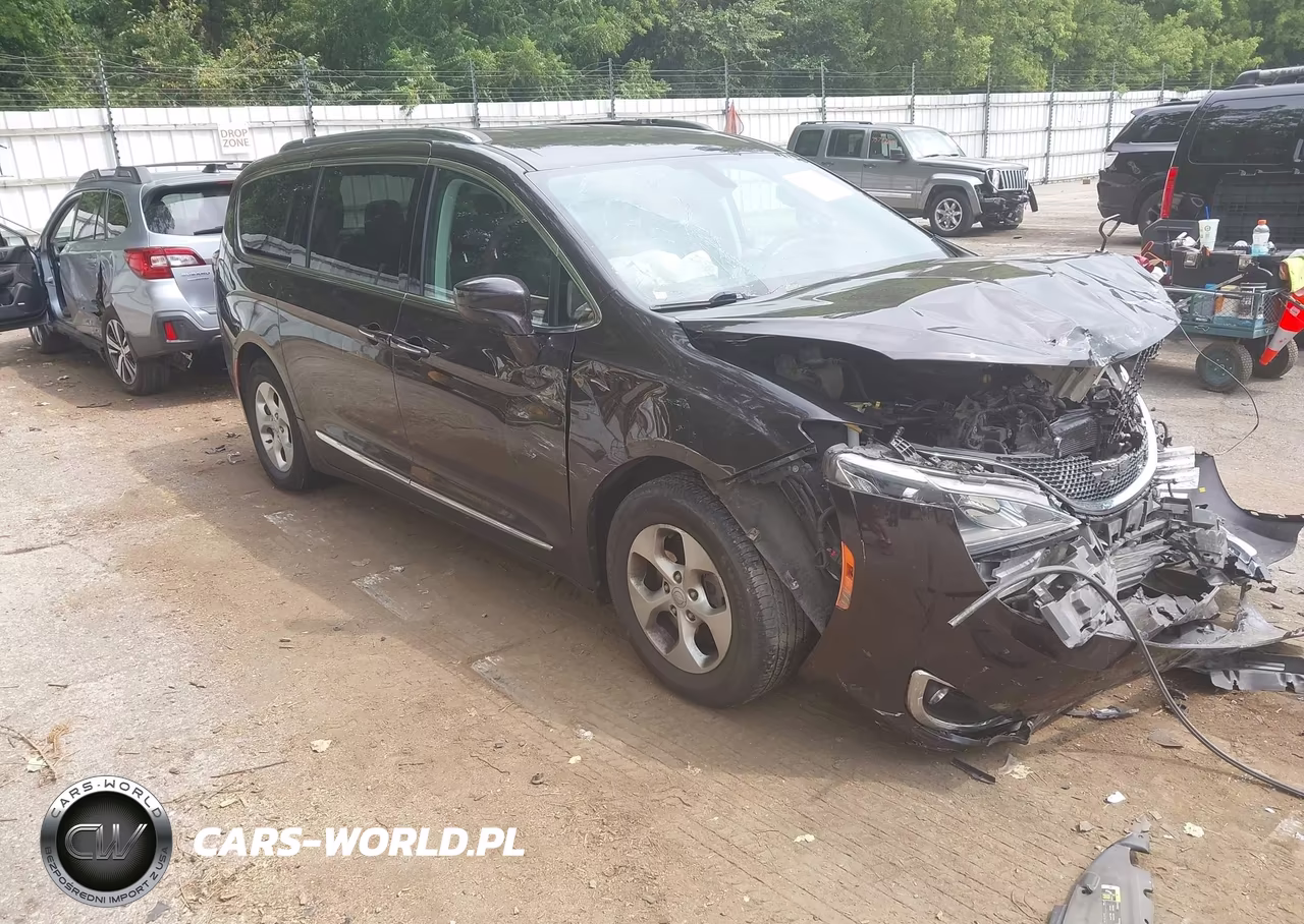 2017 Chrysler Pacifica Touring-L Plus