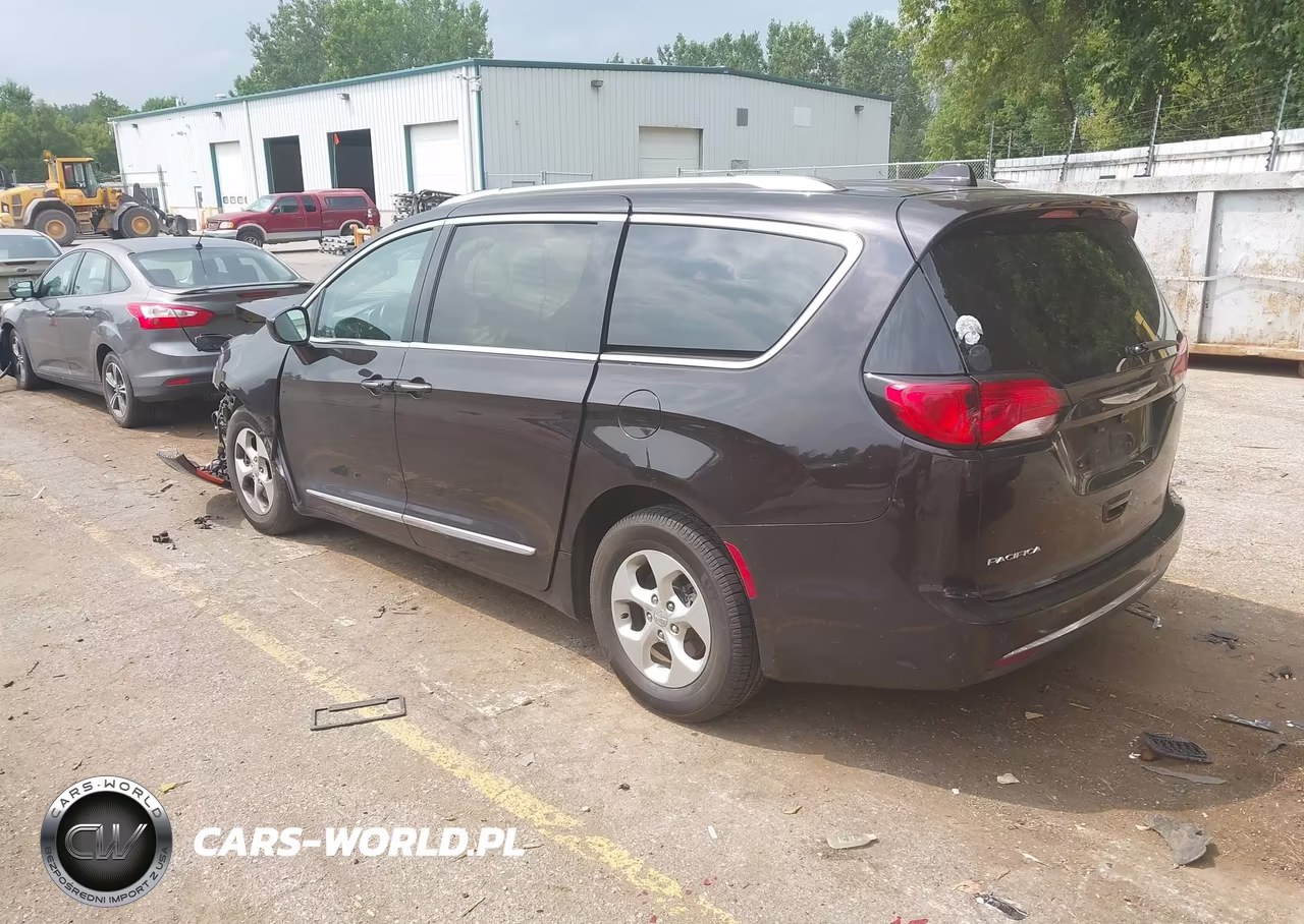 2017 Chrysler Pacifica Touring-L Plus VIN:2C4RC1EG5HR706196 - 3