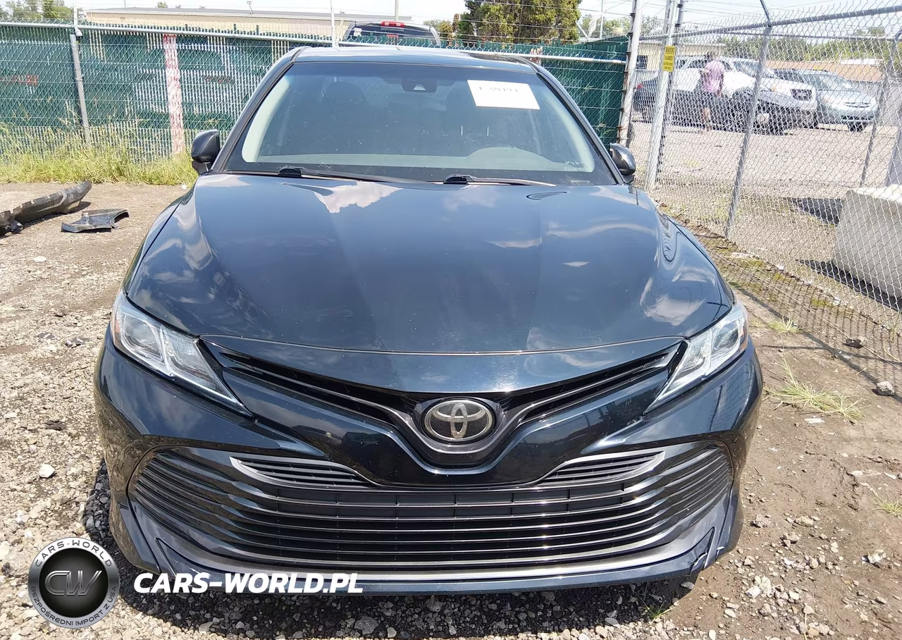 2018 Toyota Camry Le VIN:4T1B11HK8JU615113 - 13