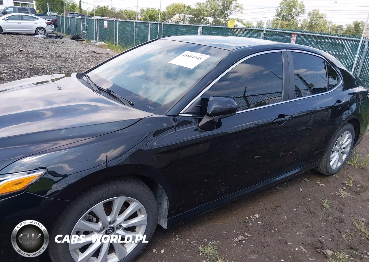 2018 Toyota Camry Le VIN:4T1B11HK8JU615113 - 15