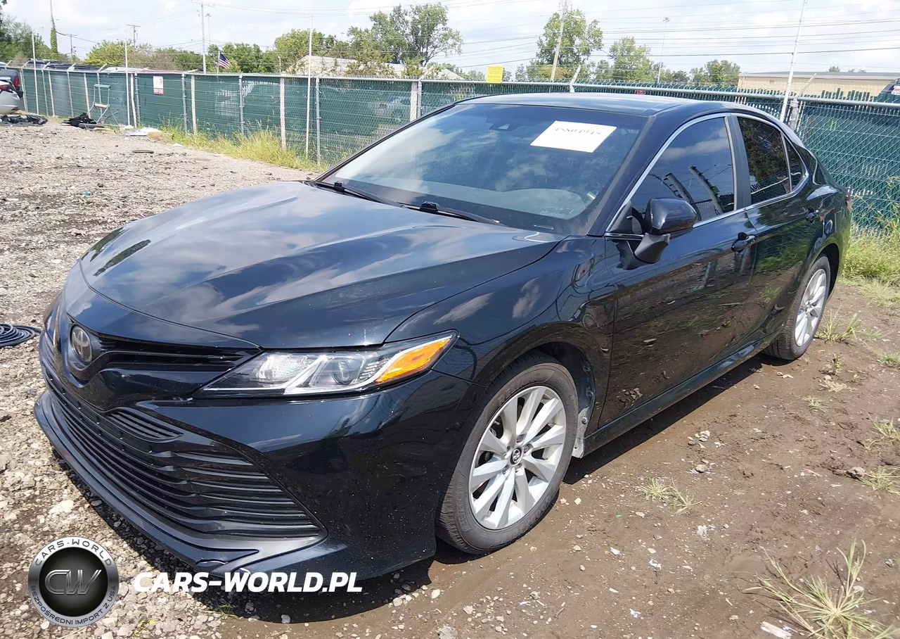 2018 Toyota Camry Le VIN:4T1B11HK8JU615113 - 2