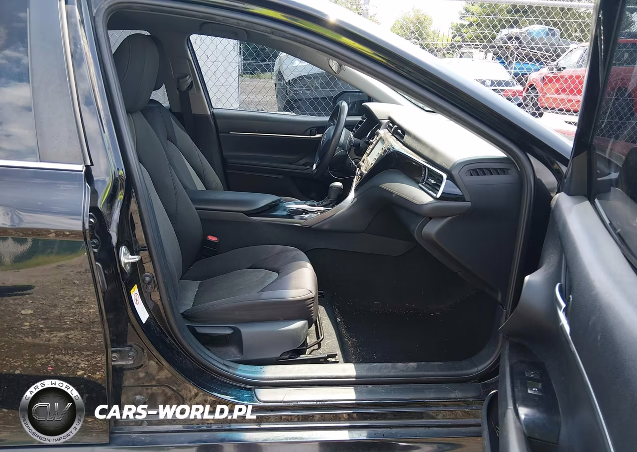 2018 Toyota Camry Le VIN:4T1B11HK8JU615113 - 5