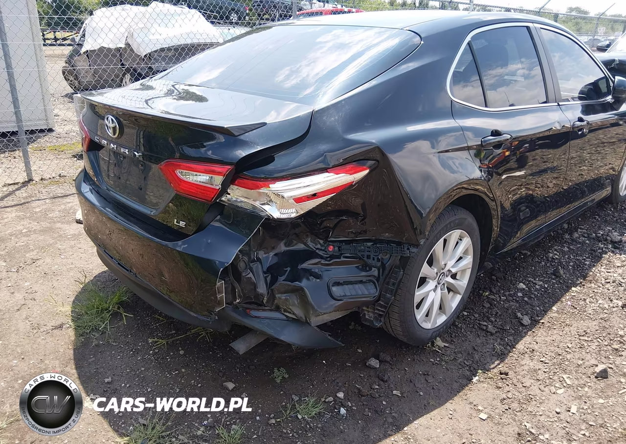 2018 Toyota Camry Le VIN:4T1B11HK8JU615113 - 6