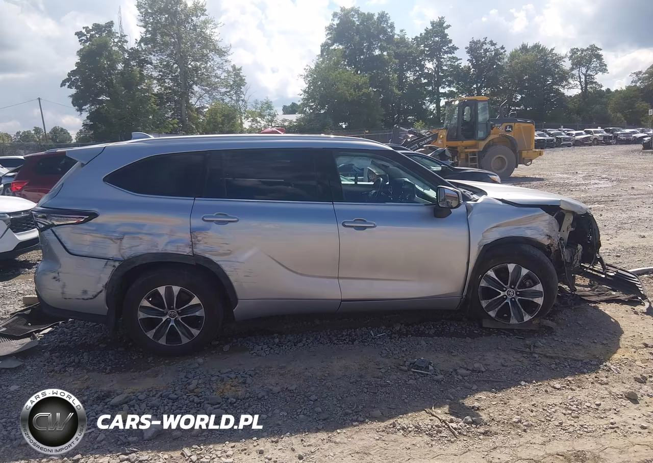 2022 Toyota Highlander Xle VIN:5TDGZRBHXNS575402 - 14
