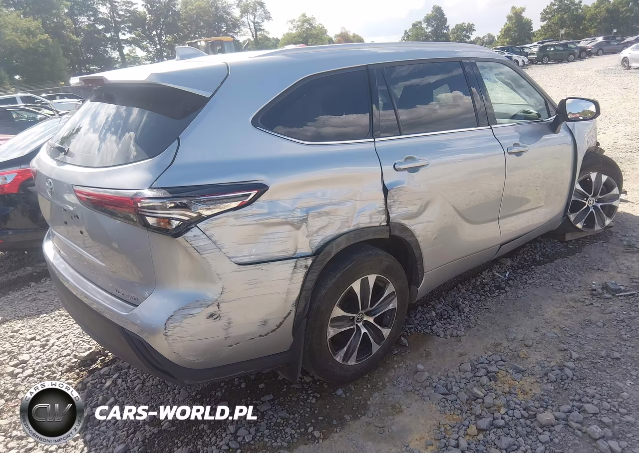 2022 Toyota Highlander Xle VIN:5TDGZRBHXNS575402 - 4
