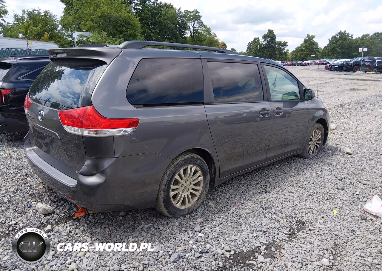 2011 Toyota Sienna Xle V6 VIN:5TDYK3DC2BS171707 - 4