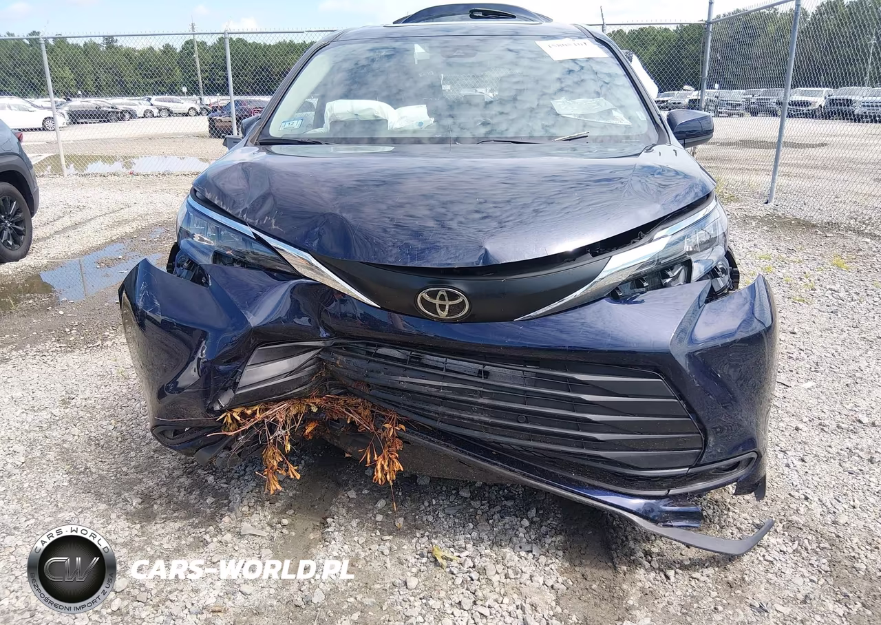 2026 Toyota Sienna Xle VIN:5TDYRKECXTS293673 - 13