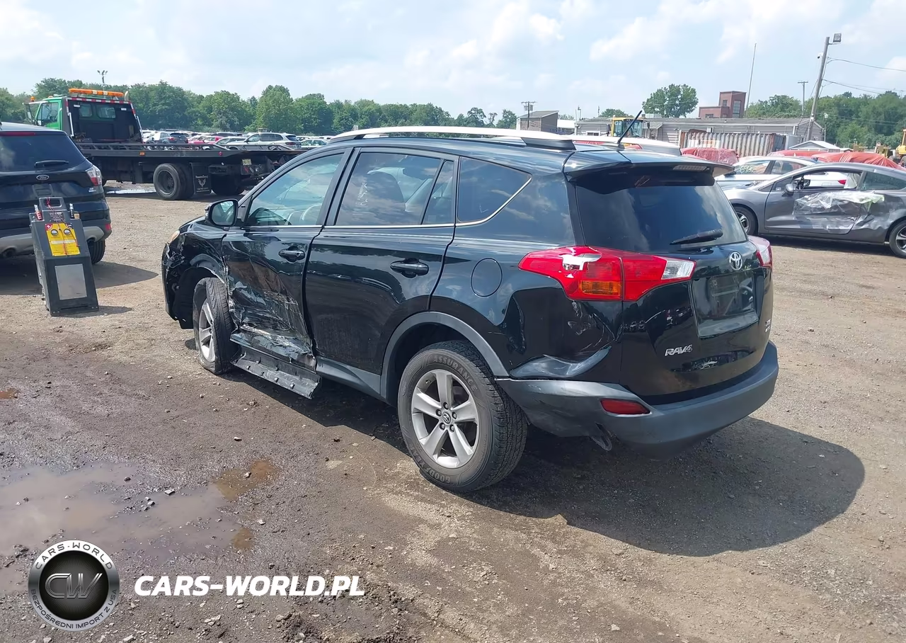 2015 Toyota Rav4 Xle VIN:2T3RFREVXFW345197 - 3