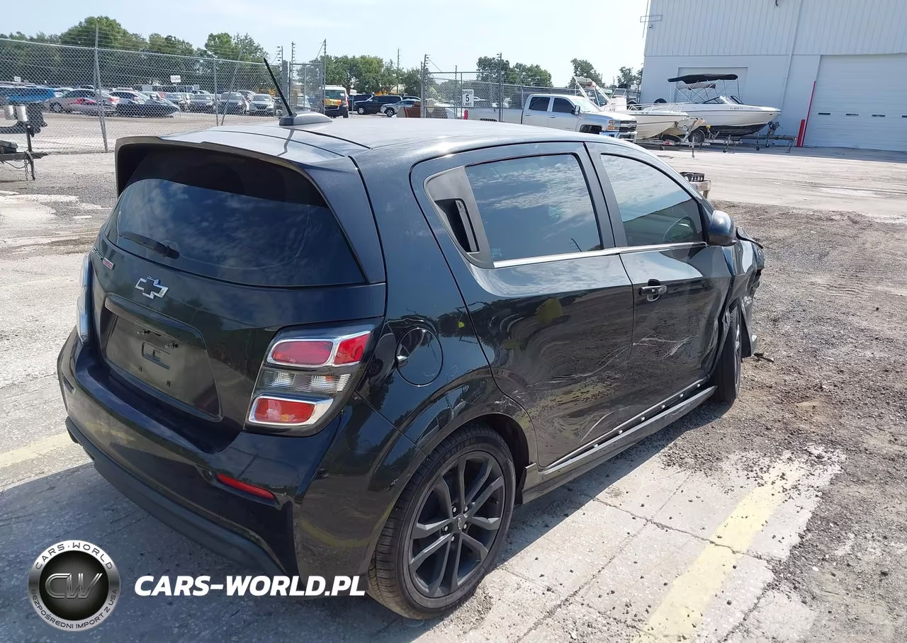 2018 Chevrolet Sonic Lt Auto VIN:1G1JD6SB9J4120070 - 4