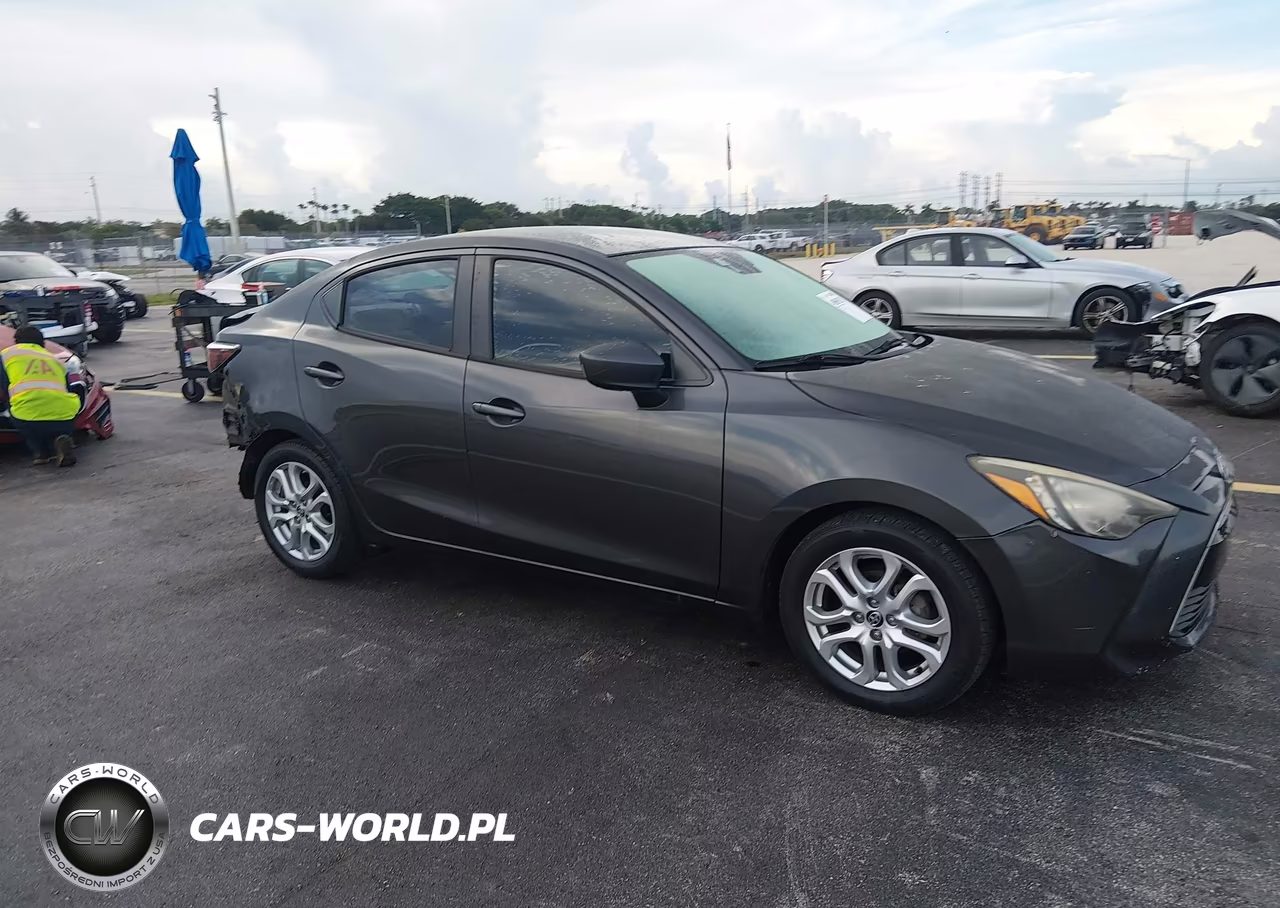 2016 Scion Ia – zdjęcie 1 z 16