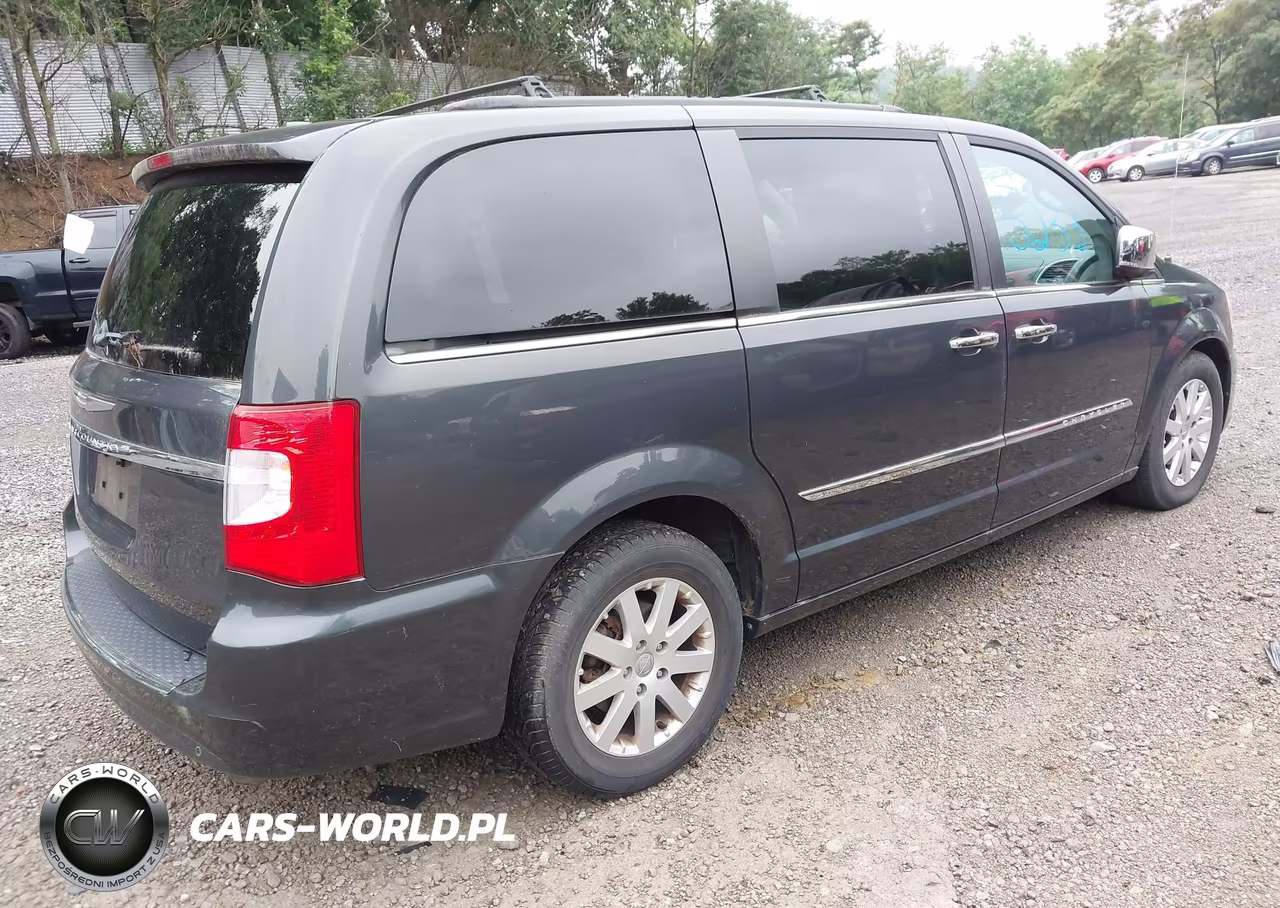 2011 Chrysler Town & Country Touring-L VIN:2A4RR8DG0BR760158 - 4