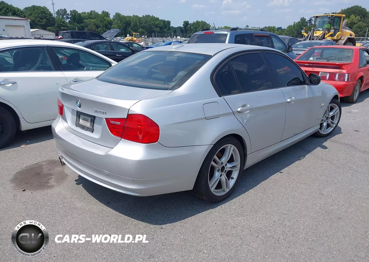 2011 BMW 328I xDrive VIN:WBAPK5G54BNN30093 - 4