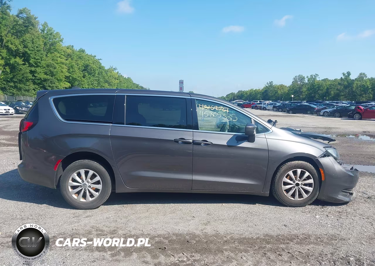 2017 Chrysler Pacifica Touring VIN:2C4RC1DG5HR654067 - 13