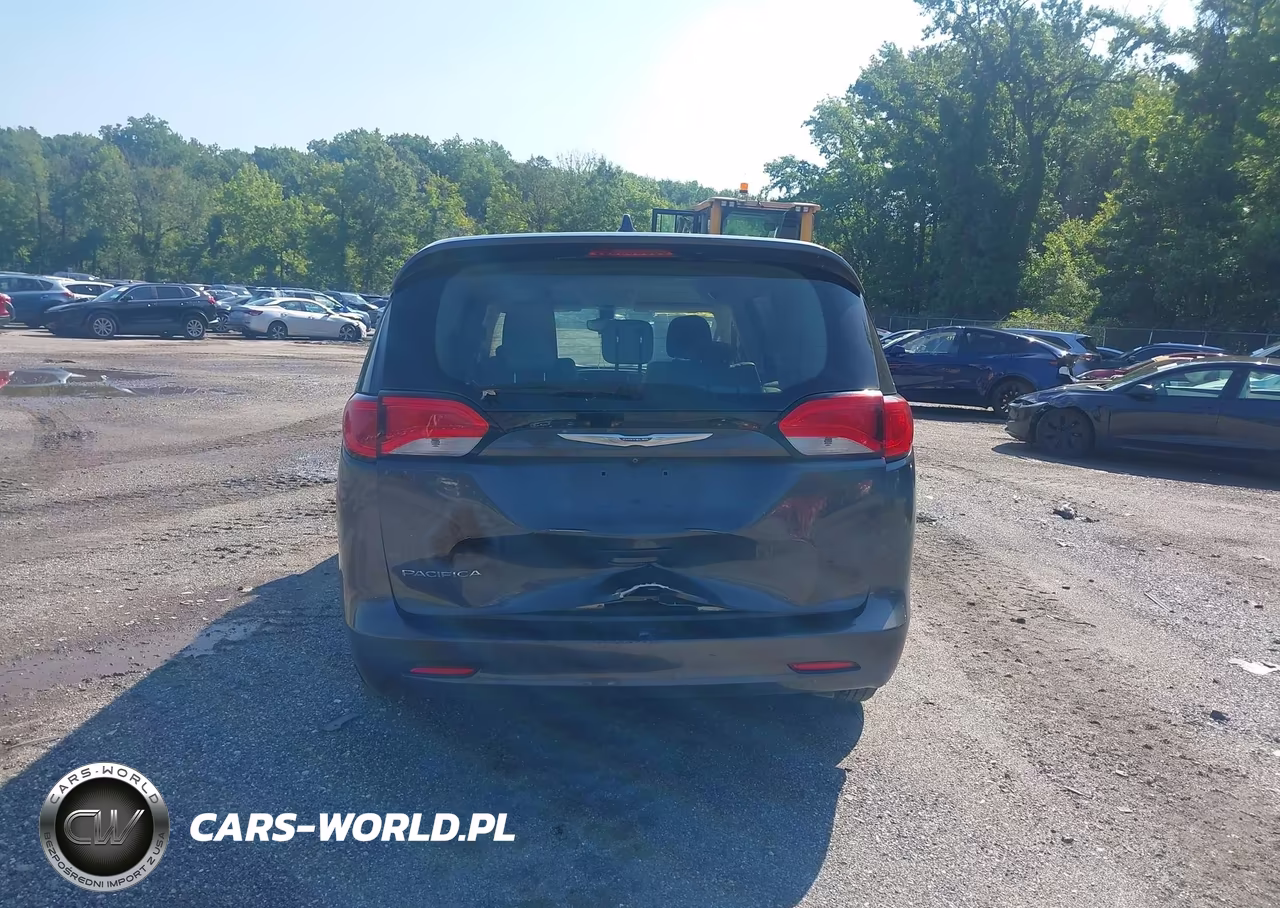 2017 Chrysler Pacifica Touring VIN:2C4RC1DG5HR654067 - 16