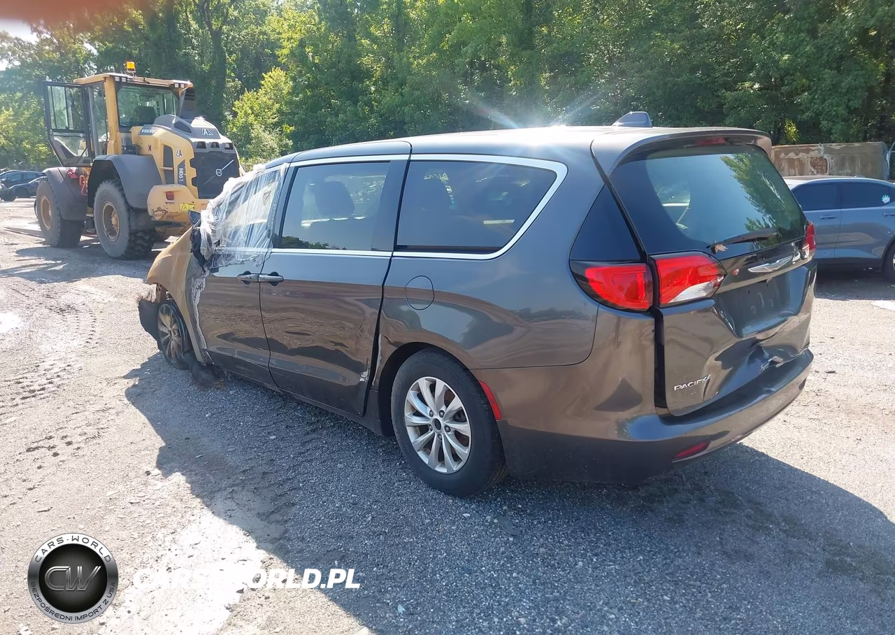 2017 Chrysler Pacifica Touring VIN:2C4RC1DG5HR654067 - 3
