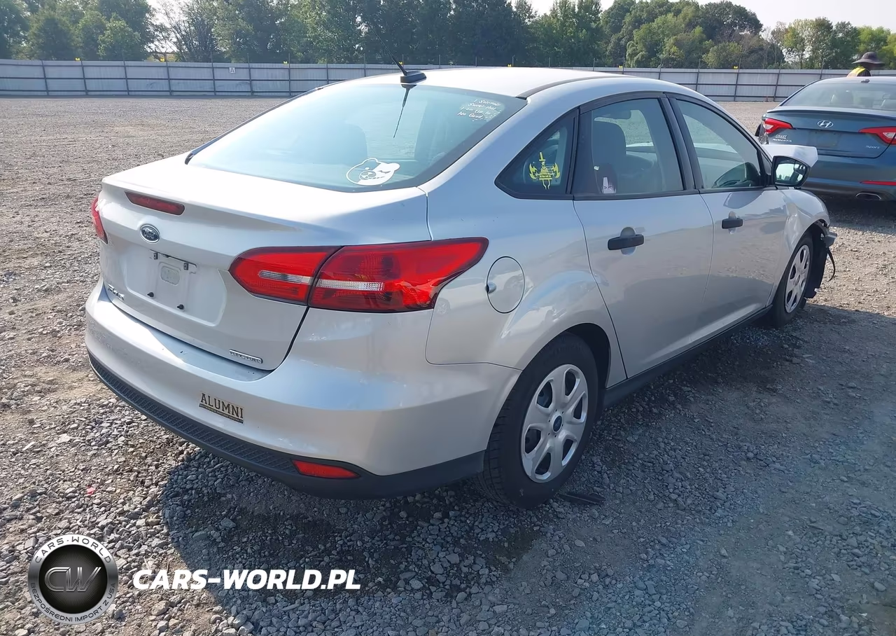 2016 Ford Focus S VIN:1FADP3E23GL355929 - 4