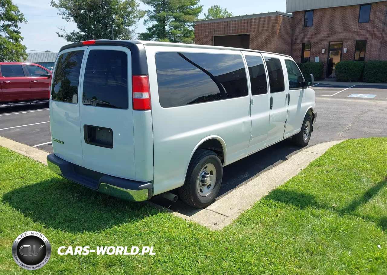 2017 Chevrolet Express 3500 Lt VIN:1GAZGPFF0H1266544 - 4