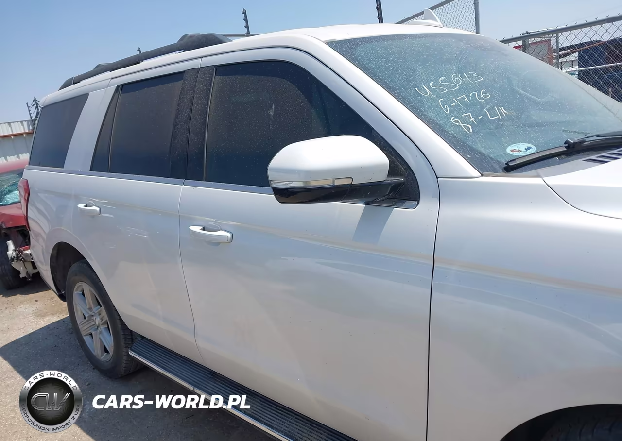 2018 Ford Expedition Xlt VIN:1FMJU1HT8JEA17660 - 13