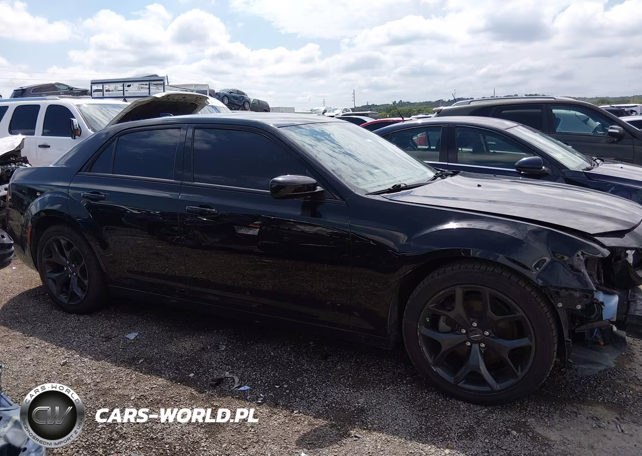 2022 Chrysler 300 Touring VIN:2C3CCAAG5NH268409 - 13