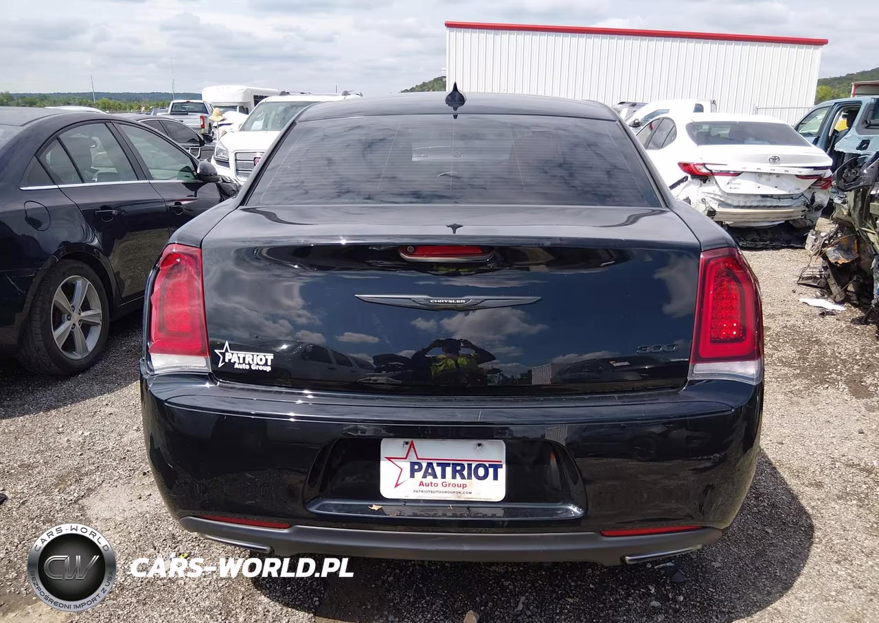 2022 Chrysler 300 Touring VIN:2C3CCAAG5NH268409 - 16
