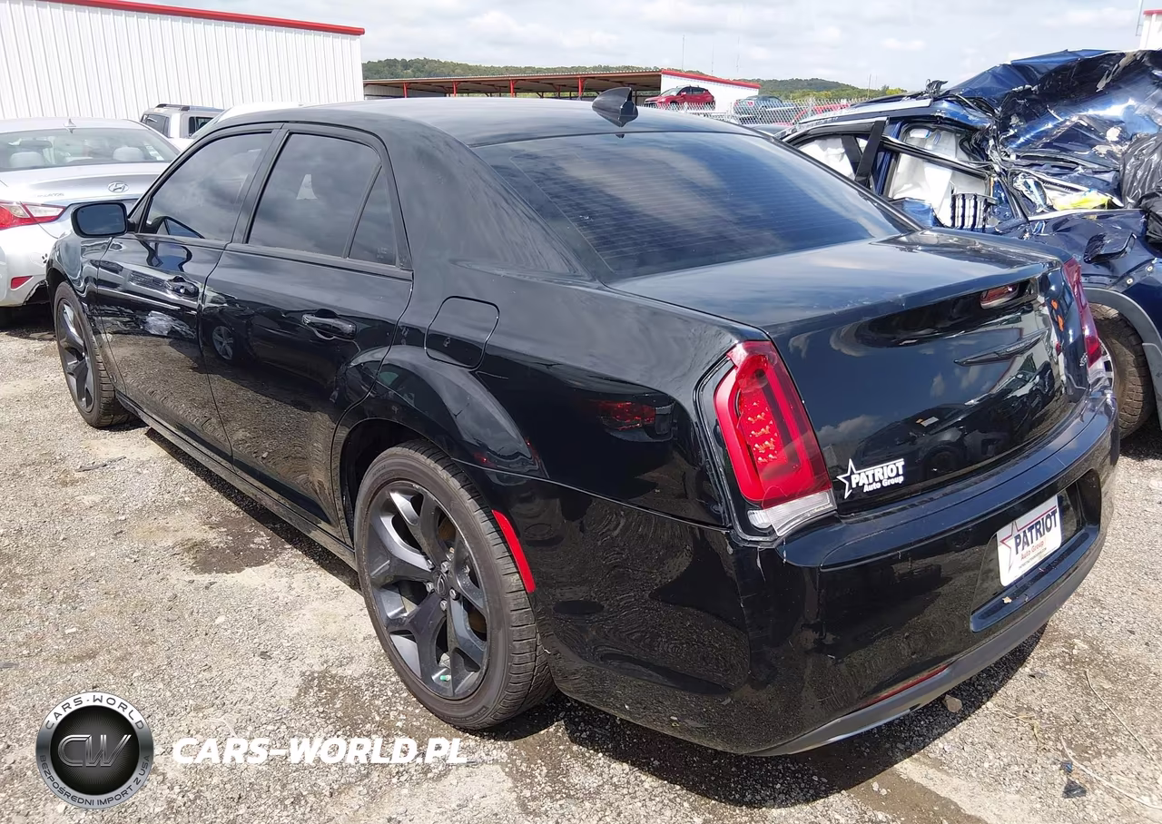2022 Chrysler 300 Touring VIN:2C3CCAAG5NH268409 - 3