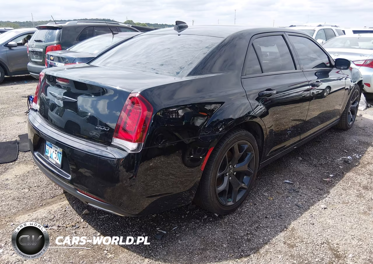 2022 Chrysler 300 Touring VIN:2C3CCAAG5NH268409 - 4