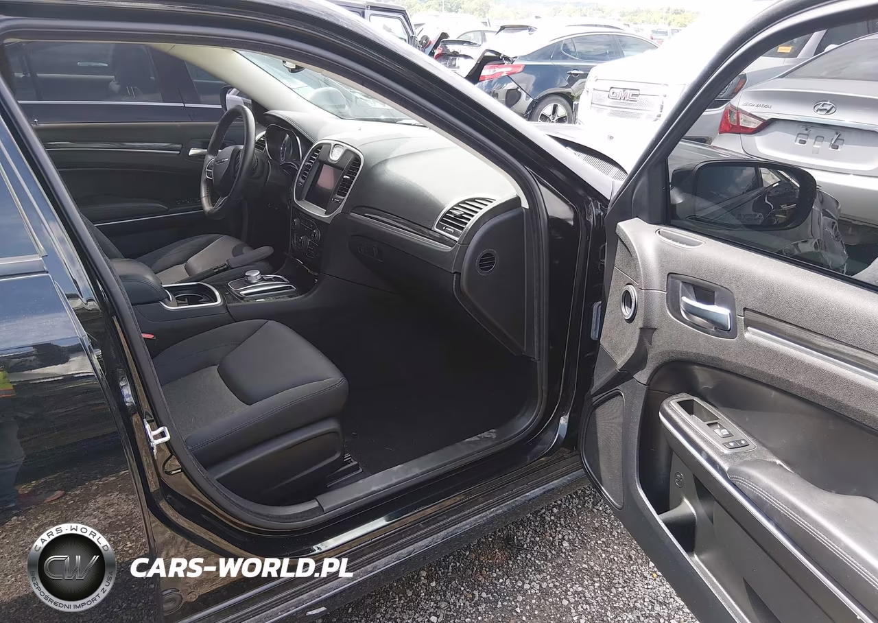2022 Chrysler 300 Touring VIN:2C3CCAAG5NH268409 - 5