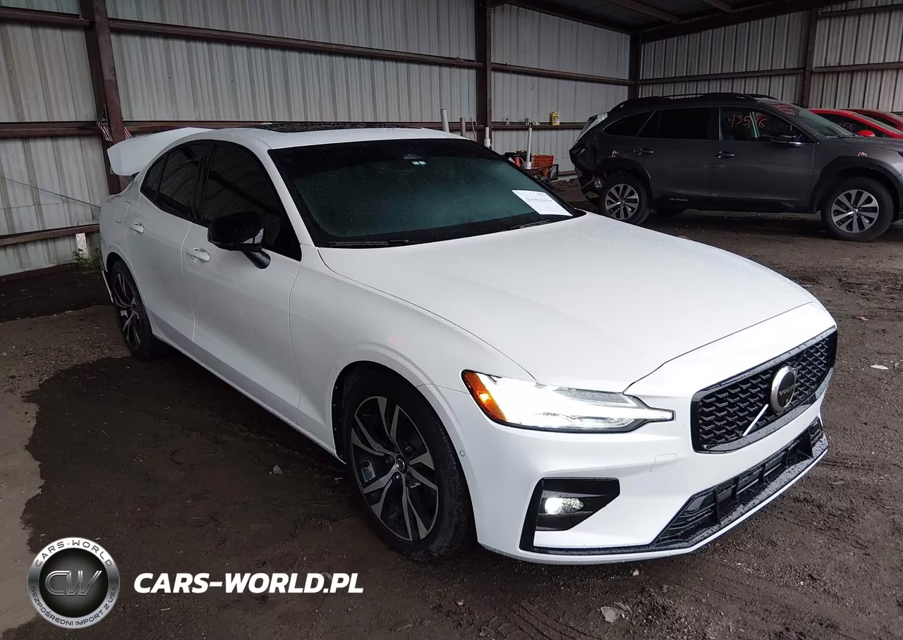 2024 Volvo S60 B5 Plus Dark Theme