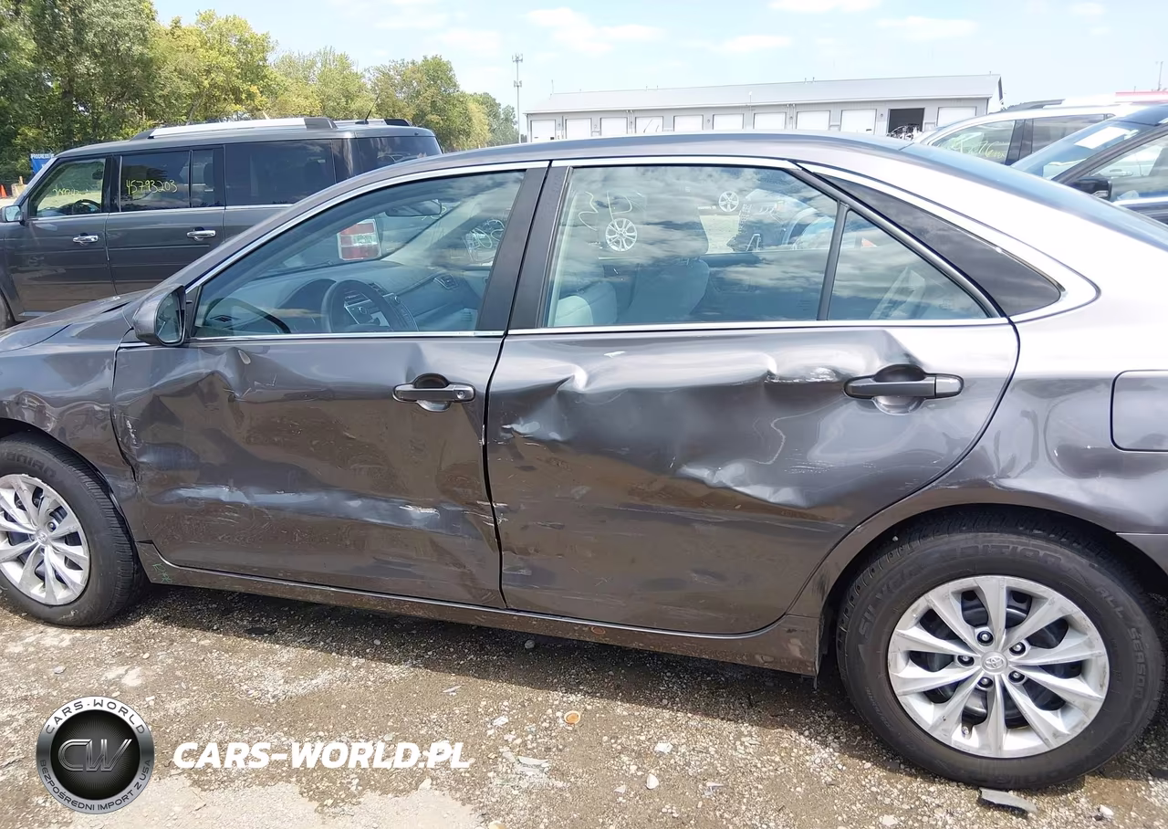 2016 Toyota Camry Le VIN:4T4BF1FK8GR553912 - 14