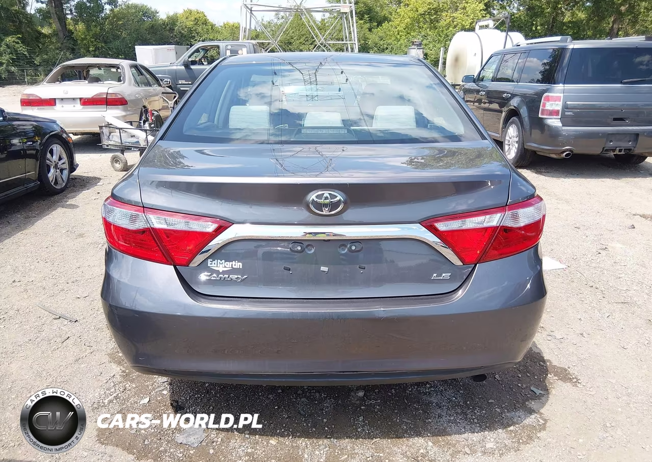 2016 Toyota Camry Le VIN:4T4BF1FK8GR553912 - 16