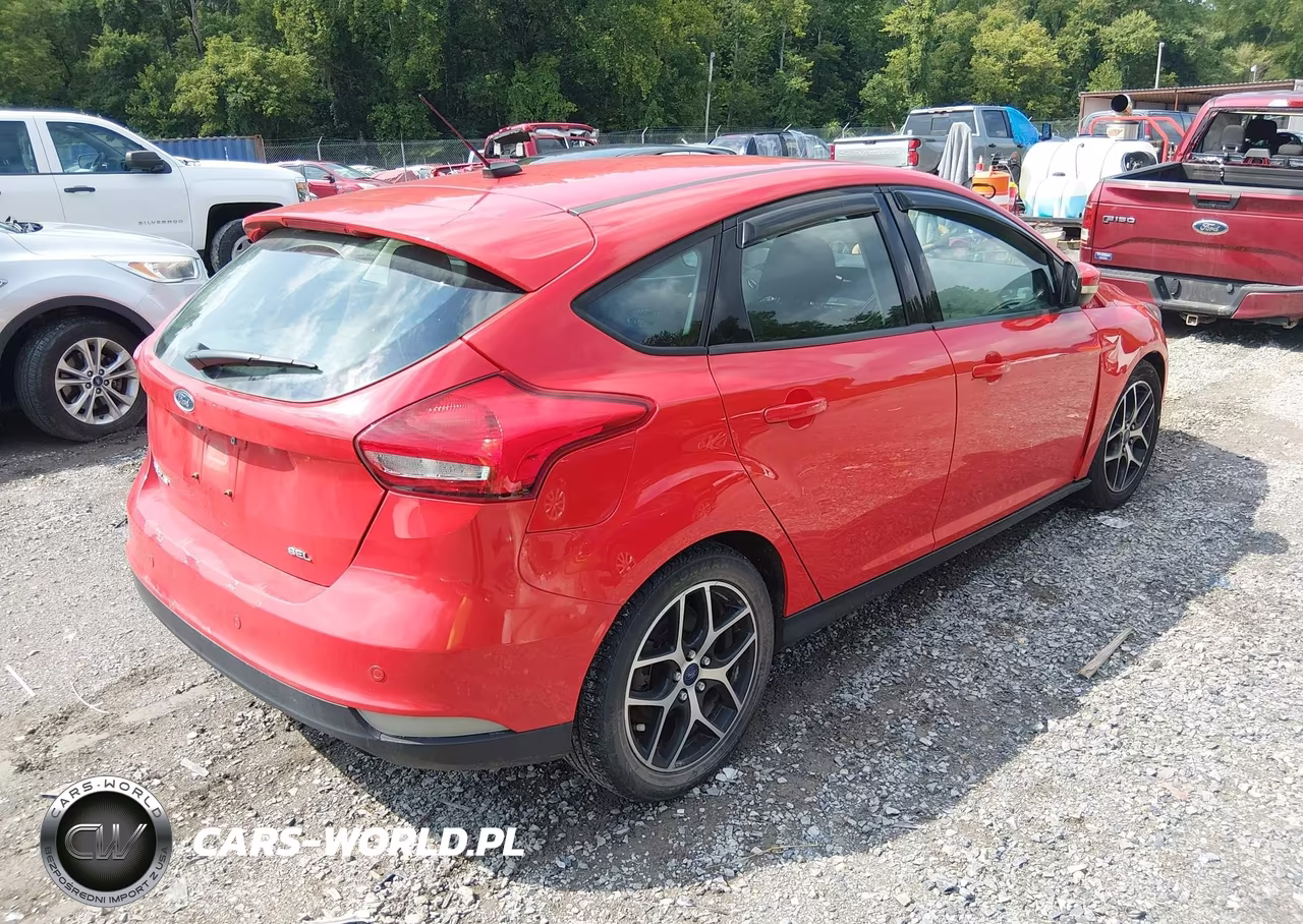 2017 Ford Focus Sel VIN:1FADP3M21HL295152 - 4