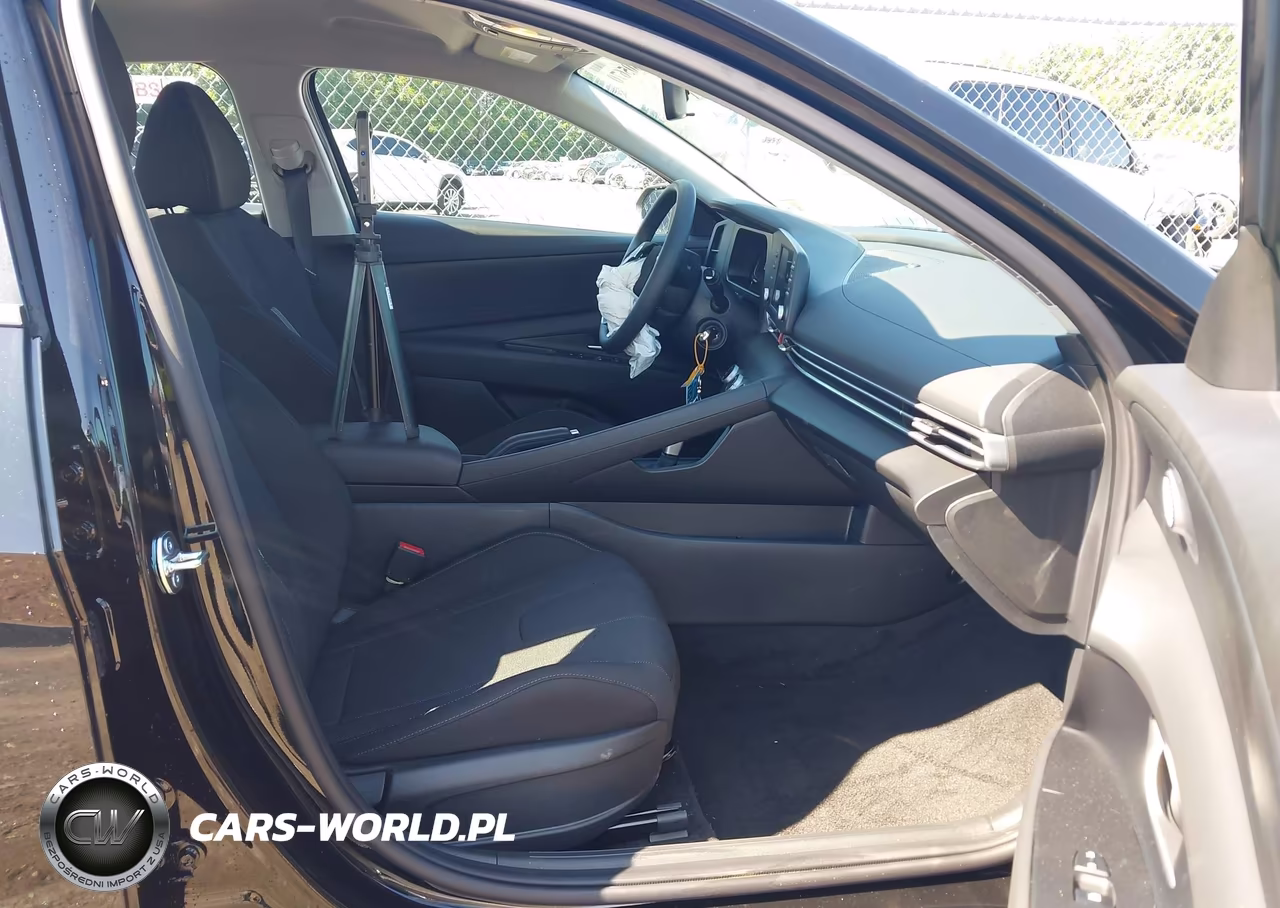 2026 Hyundai Elantra Se VIN:KMHLL4DG6TU254324 - 5