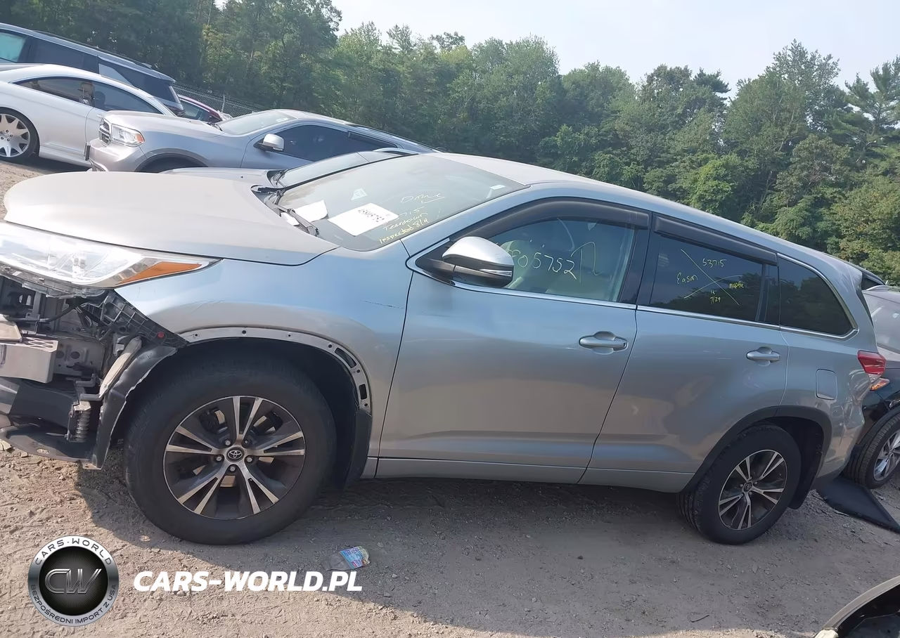 2018 Toyota Highlander Le VIN:5TDBZRFH8JS851526 - 13