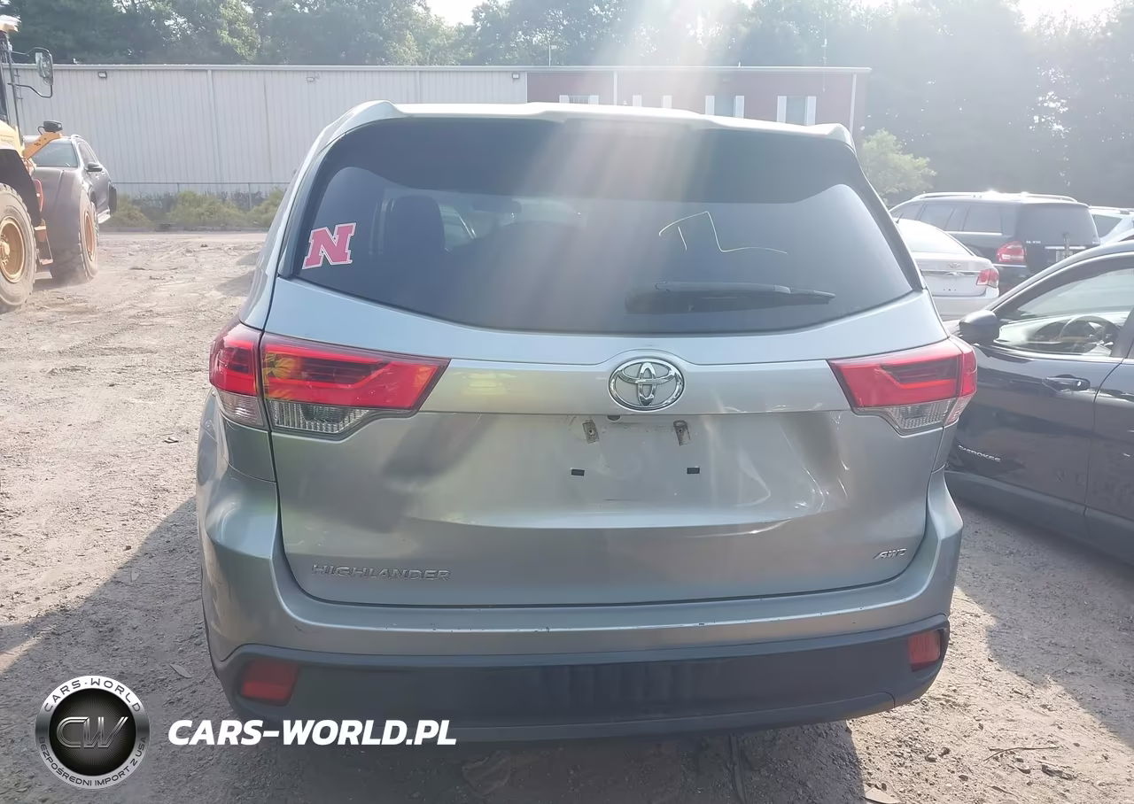 2018 Toyota Highlander Le VIN:5TDBZRFH8JS851526 - 15
