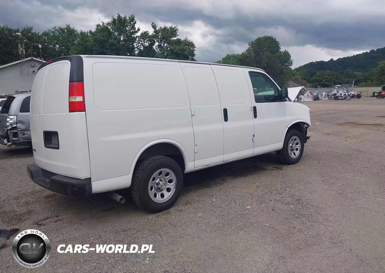 2009 Chevrolet Express Work Van VIN:1GCFG15X991149497 - 4