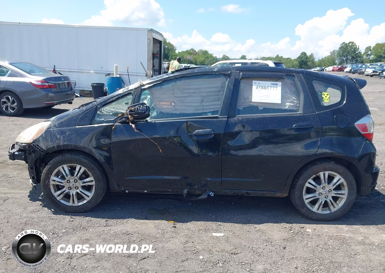 2010 Honda Fit Sport VIN:JHMGE8G42AS015174 - 14