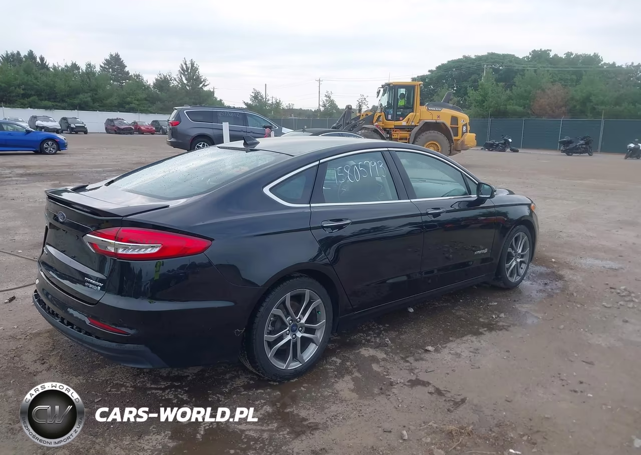 2019 Ford Fusion Hybrid Titanium VIN:3FA6P0RU3KR235609 - 4