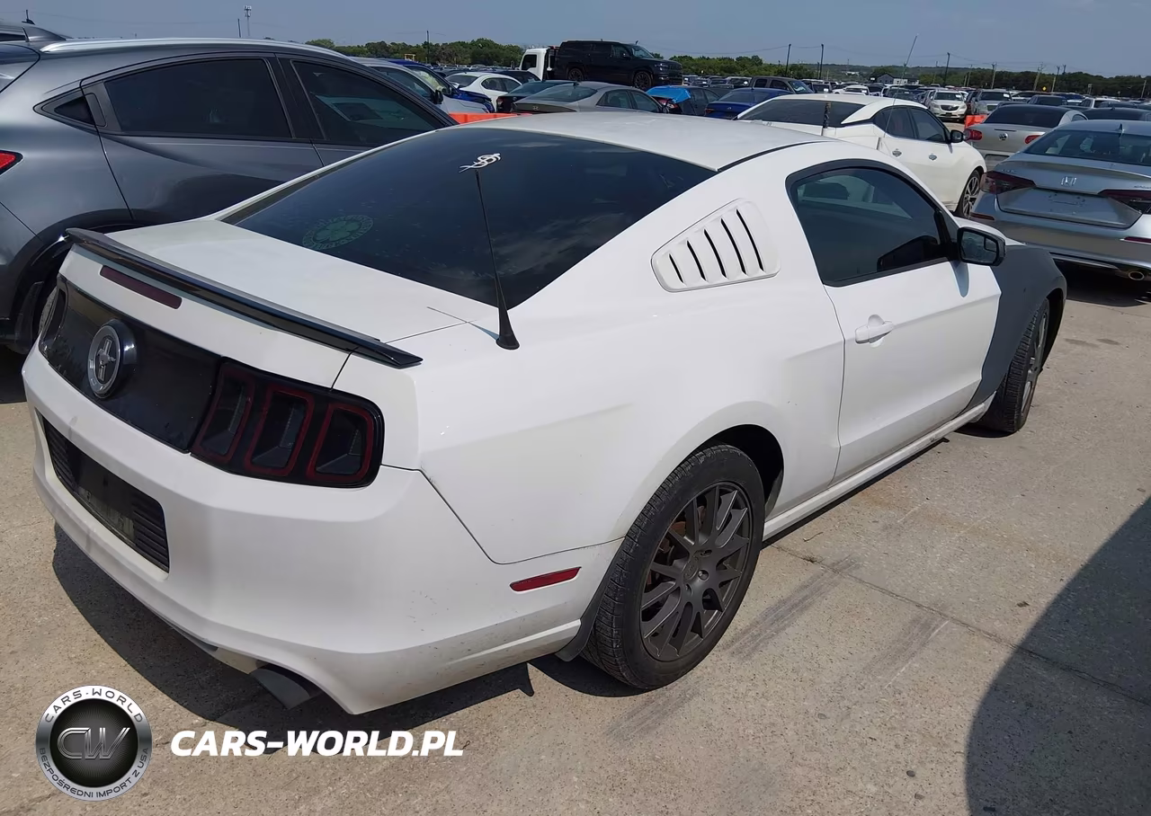 2014 Ford Mustang V6 VIN:1ZVBP8AM5E5331877 - 4