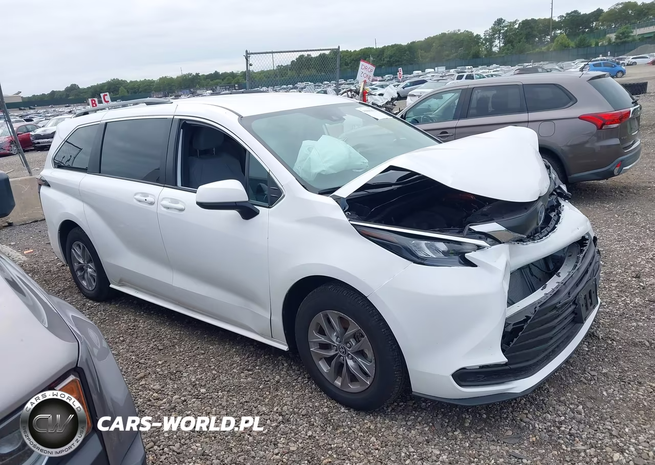 2025 Toyota Sienna Le VIN:5TDKSKFC1SS215984 - 13