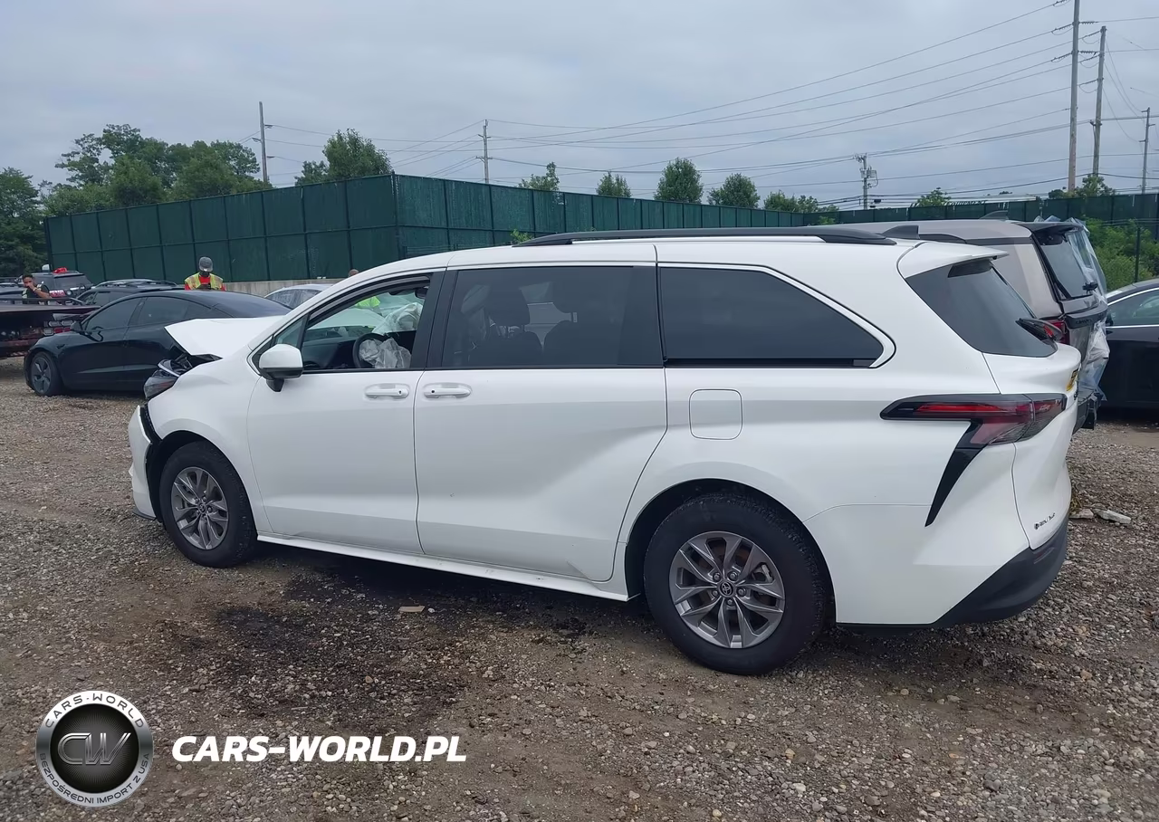 2025 Toyota Sienna Le VIN:5TDKSKFC1SS215984 - 14